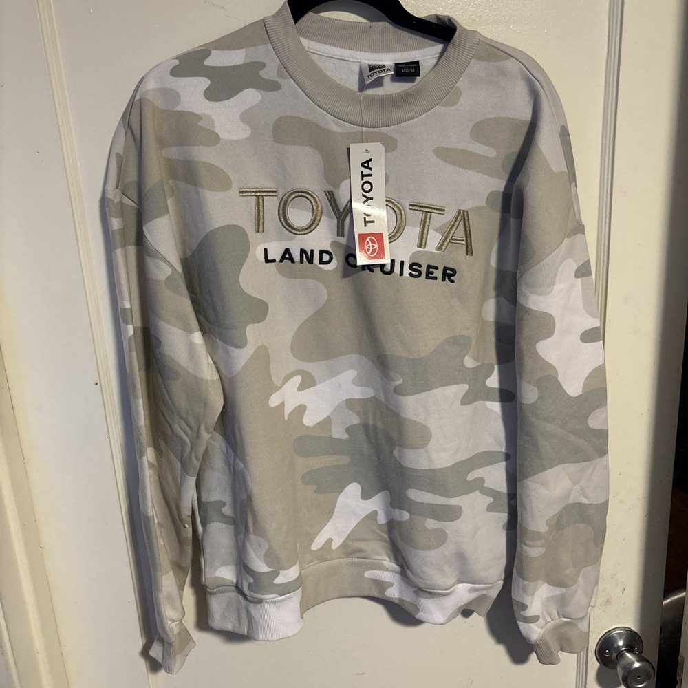 Official Toyota Land Cruiser Embroidered Camo Crewneck Sweatshirt - Medium NWT